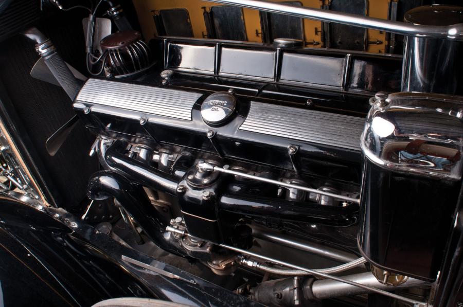  Cadillac Sixteen Madame X Club Sedan by Fleetwood 1930 года  (фото 6 из 20)